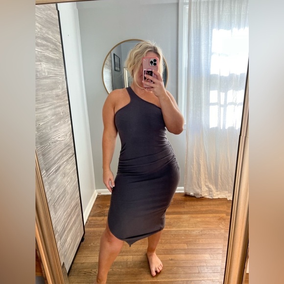 Heartloom Dresses & Skirts - Heartloom Tricia Dress Grey Ribbed Midi One Shoulder XS